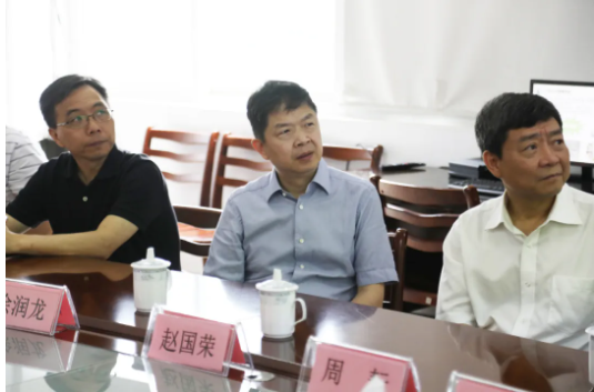 6月4日，省市场监管局党委委员、副局长，省药品监管局党组书记、局长徐润龙带队来公司开展“三服务”活动